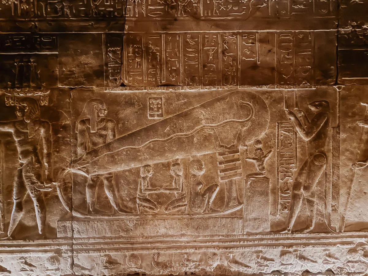 Light Bulbs in Ancient Egypt? Many people think so.