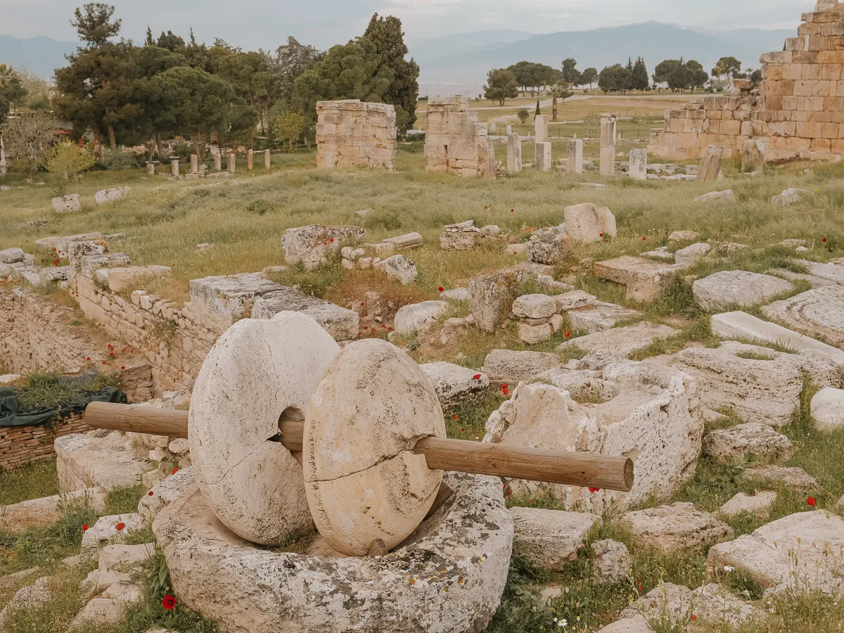 The ruins in Ploutonion